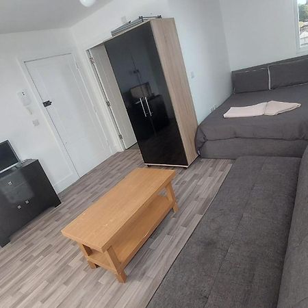 Spacious Studio Maidstone - Redecorated Oct 2023 Kültér fotó
